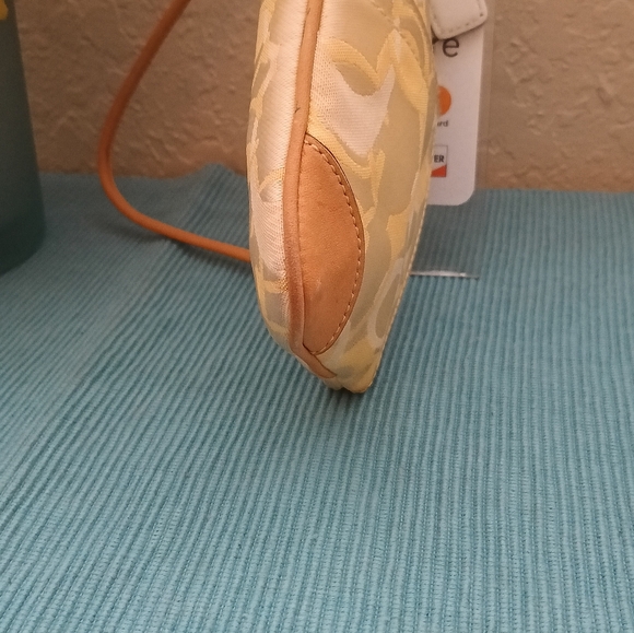SOLD Coach Optic Signature Sateen Wristlet Buttercup Yellow - Picture 4 of 7